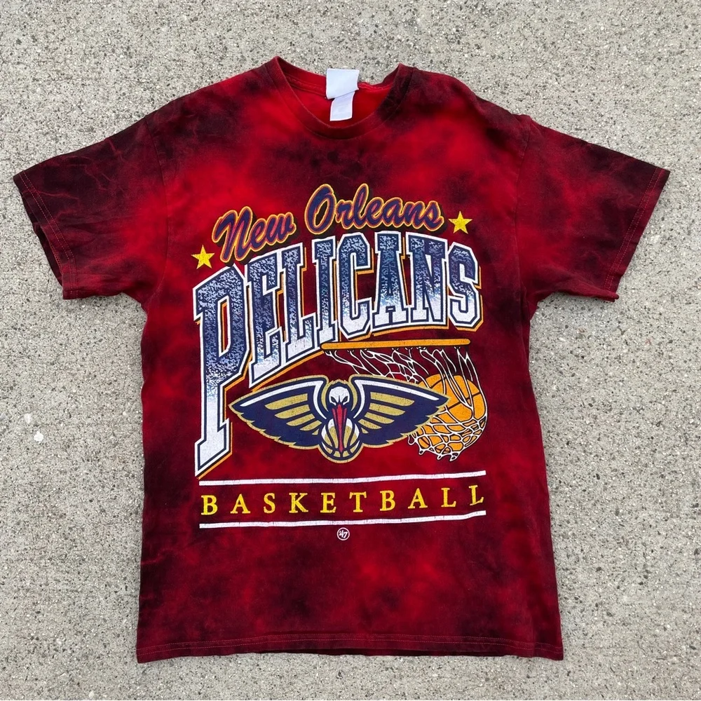 Vintage 47 New Orleans Pelicans Red Tie-Dye T-Shirt men’s size medium - Picture 1 of 6